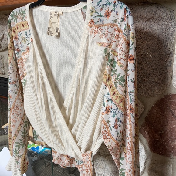 Blu Pepper Floral Sheer Sleeve Top - Picture 4 of 5
